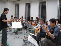 ���t���i